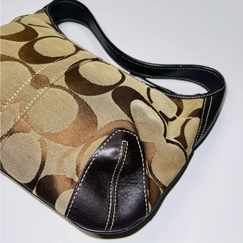 COACH VINTAGE MODEL HANDBAG
